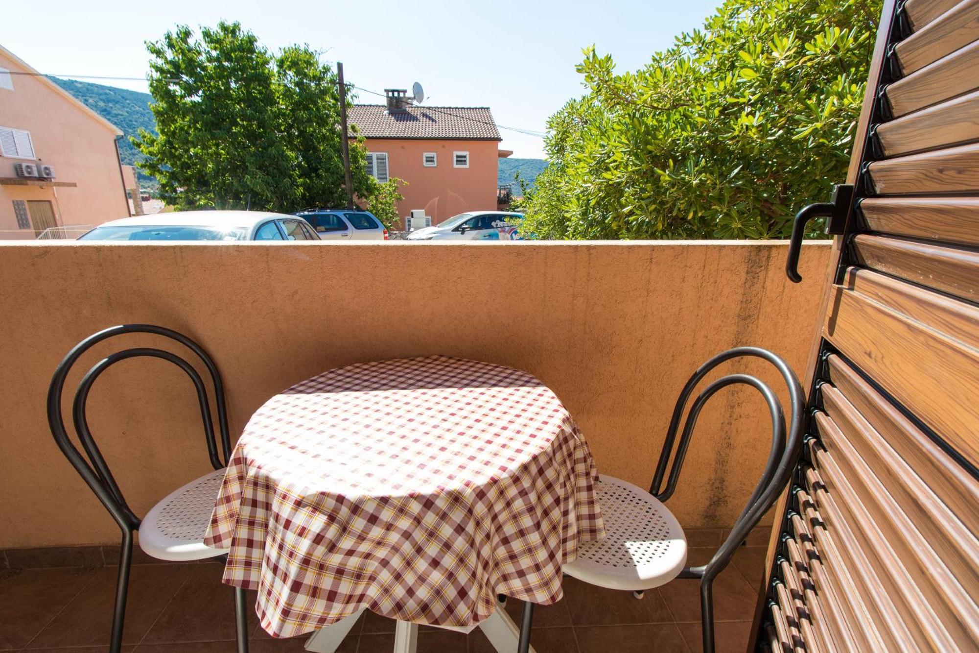 Apartments Marija Крес Екстериор снимка
